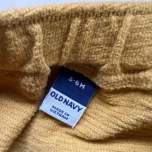 Baby Boy's Old Navy Summer Outfit Bundle - Yellow Top & Floral Shorts - Size 3-6 - Picture 4 of 7